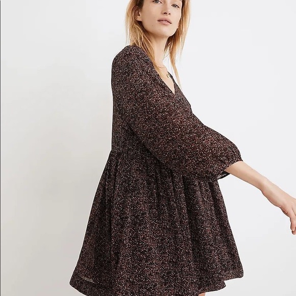 Crinkle Georgette V-Neck Dress in Brushed Texture - Picture 3 of 8